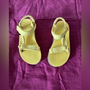TEVA FLATFORM UNIVERSAL BEAUTIFUL YELLOW SANDALS SIZE 5